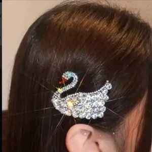 CRYSTAL SWAN HAIR CLIP in Clear